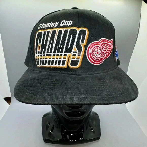 Vtg. 90’s Starter NHL Detroit Redwings Velcro Back Hat - Picture 6 of 11
